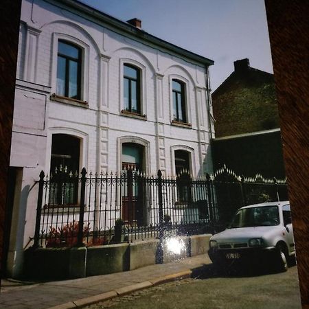 B And B Comme Chez Soi La Hestre Exterior foto